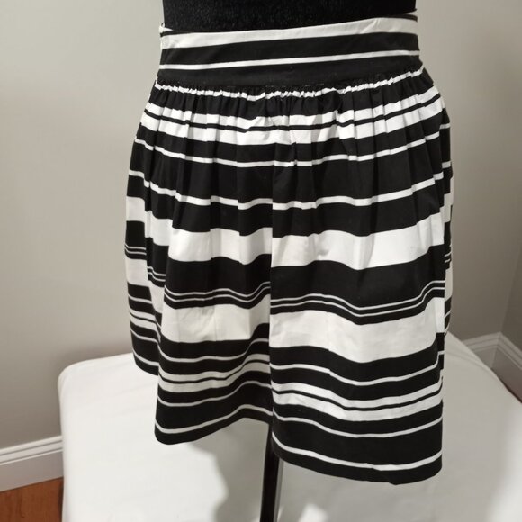 BANANA REPUBLIC BLACK AND WHITE STRIPED MINI SKIRT WITH POCKETS WOMENS SIZE 6 - Picture 6 of 9